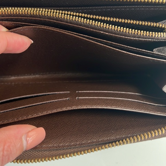 Louis Vuitton Denim Long Zippy Wallet in great condition - Picture 11 of 17